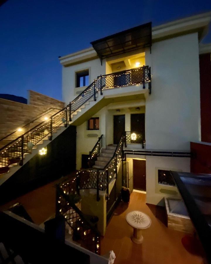 شقة Dominique Meteora House كالامباكا المظهر الخارجي الصورة